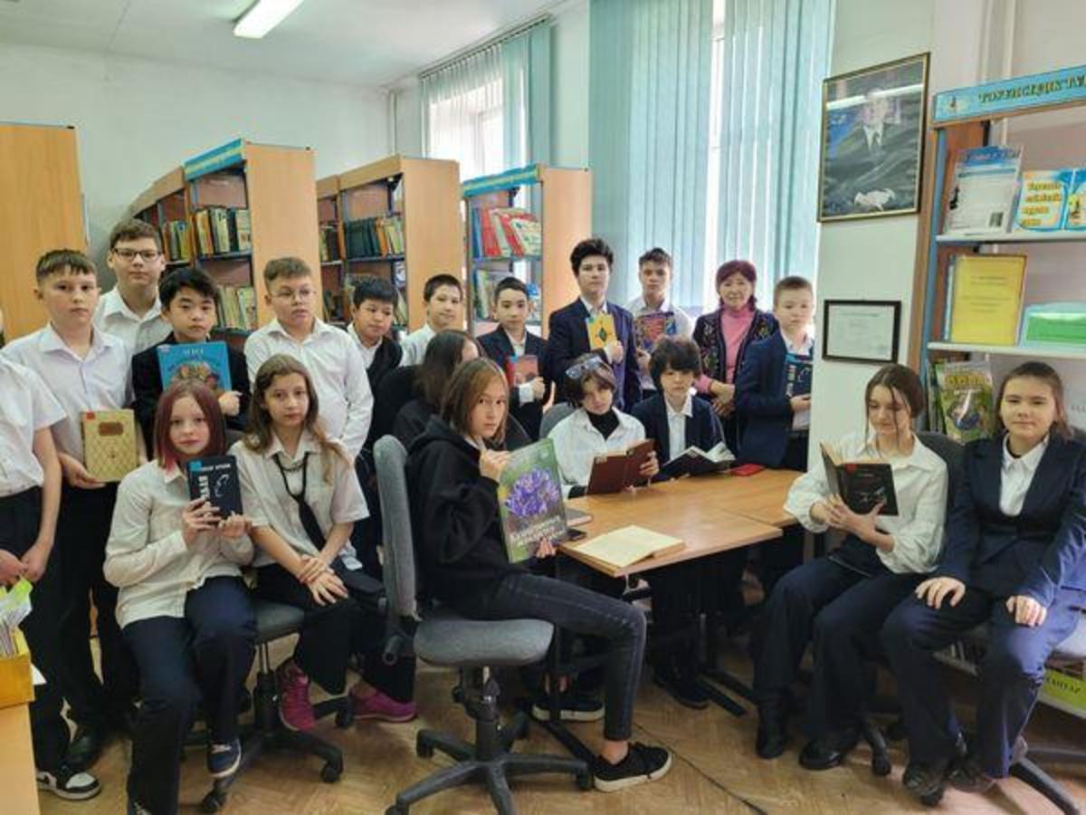 В КГУ ОШ 97 в честь празднования 80-летия Мұхтара Шаханова был проведен конкурс стихотворений среди учащихся 7-х классов