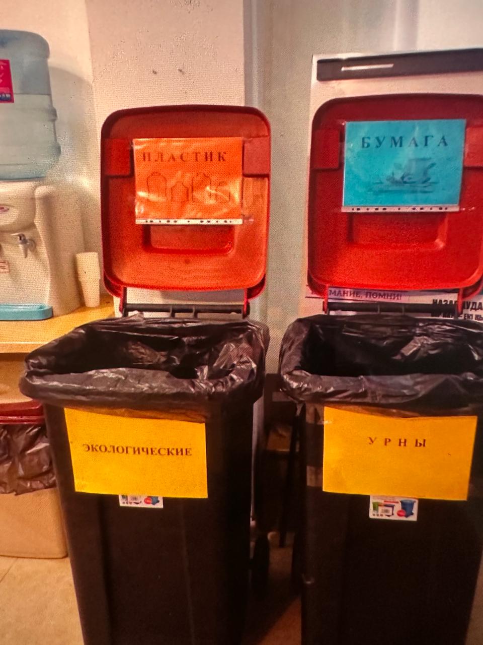 10 апреля 2024 в КГУ ОШ №97 были установлены дополнительные урны для сортировки мусора с маркировкой.