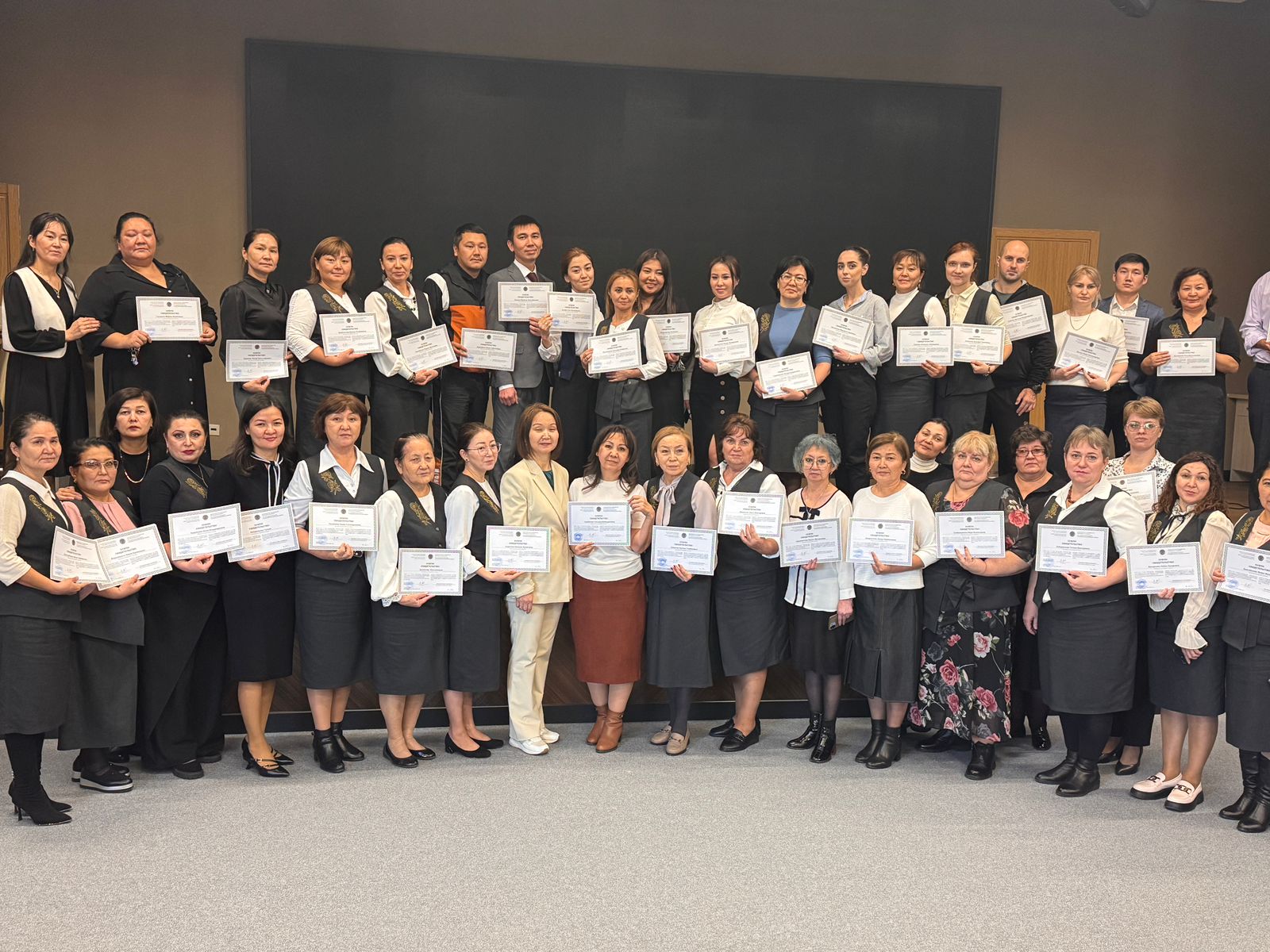 30 қазан күні №97 мектеп -гимназияда «ӨРЛЕУ» біліктілікті арттыру ұлттық орталығы» АҚ филиалы «Алматы қаласы бойынша кәсіби дамыту институты» тренерлері семинар-тренинг өткізді.