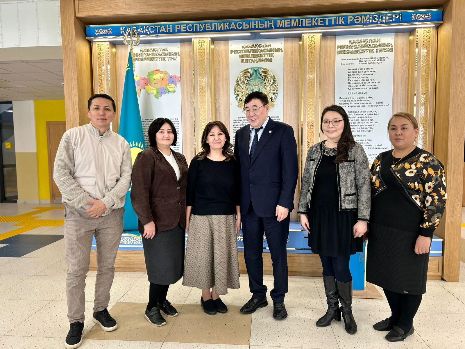 Бүгін мектебімізде Монгол мемлекетінің делегациясы тәжірибе алмасу үшін қонақта болды.