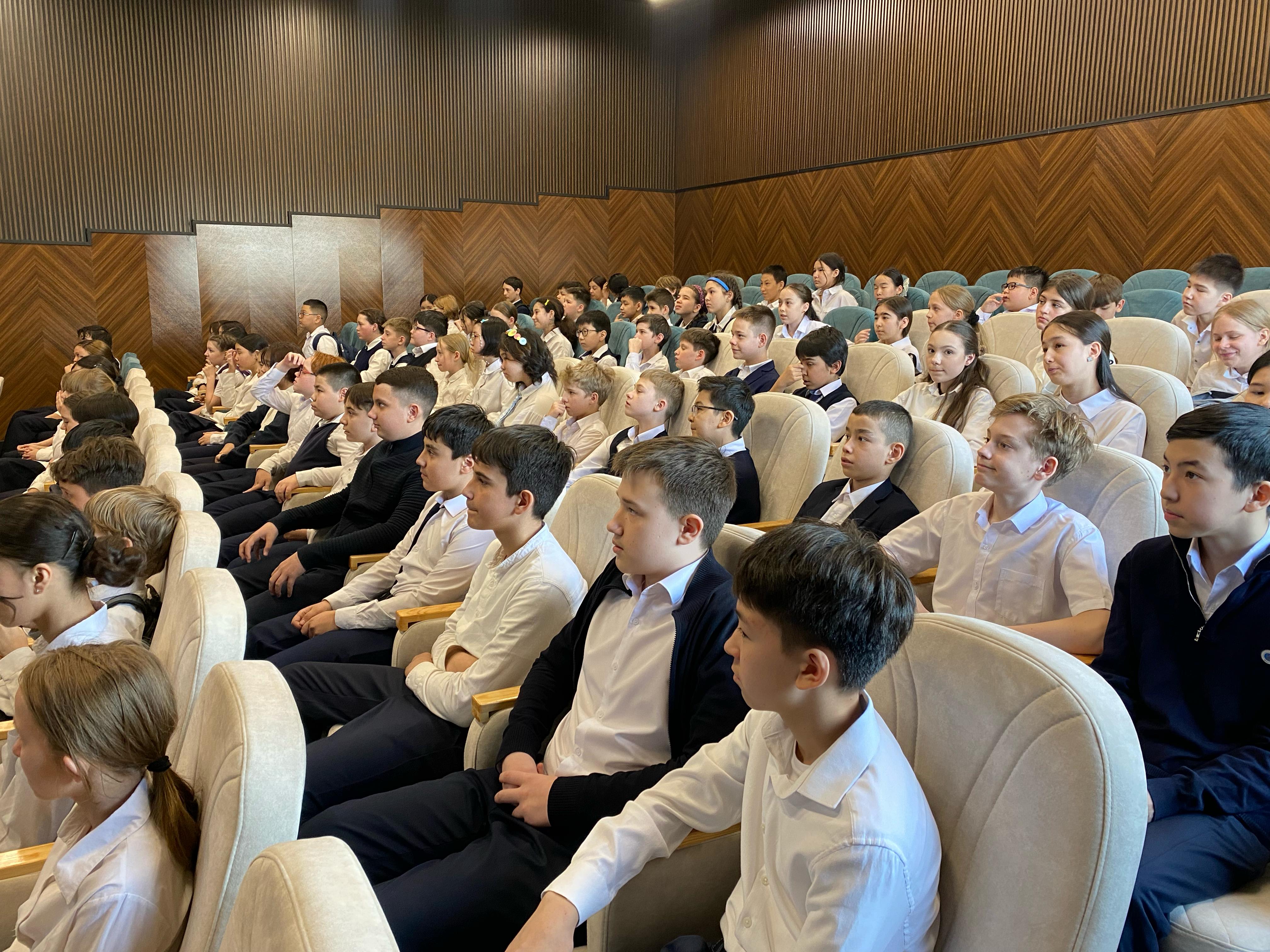 Жолда жүру ережесі.