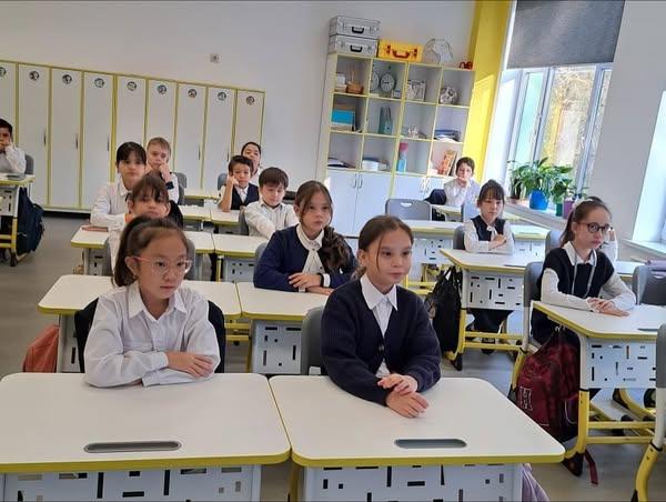 2025 жылғы 20 қазанда № 97 МГ КММ-де оқушылардың әртүрлі өмірлік жағдайларда қауіпсіз мінез-құлық білімі мен дағдыларын қалыптастыруға бағытталған "жеке қауіпсіздік" тақырыбы бойынша сынып сағаты өтті.