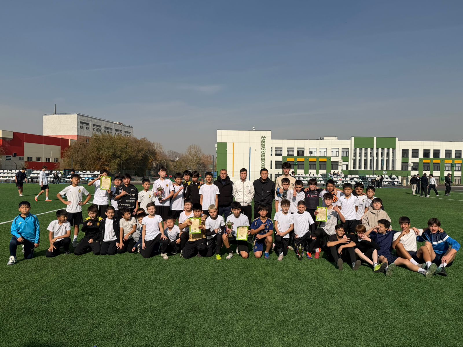 Соревнование по футболу, посвящённое Дню Республики.