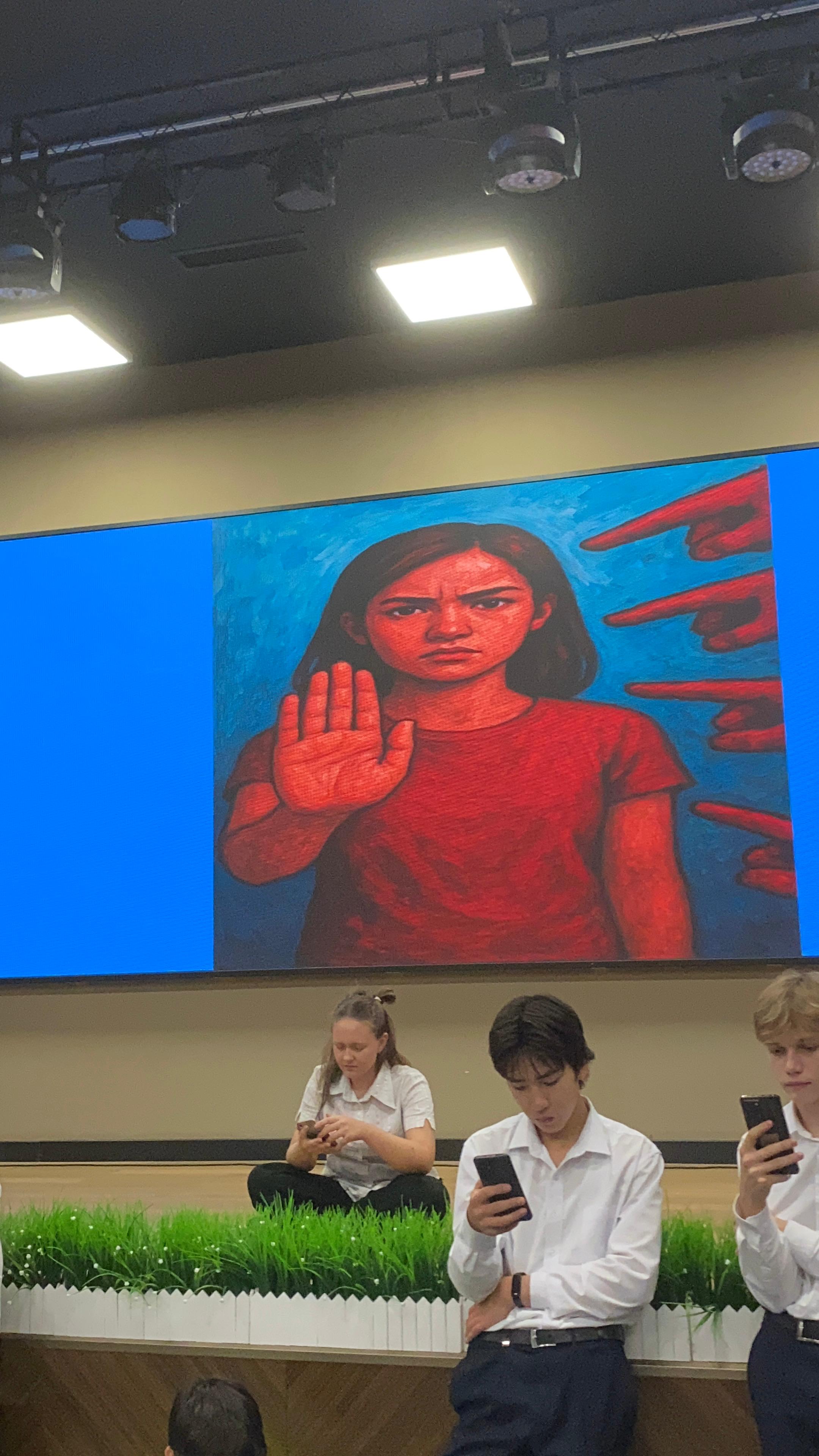 Учащиеся 10 “А” класса приняли участия в флешмобе «Безопасность в сети».